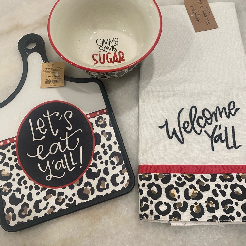 Darling 3 piece gift/kitchen set NWT!😊